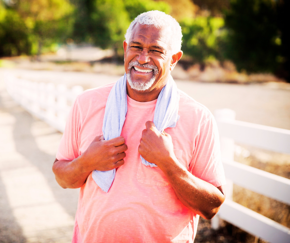 Atitudes que ajudam a Envelhecer melhor, pessoa idosa se exercitando.